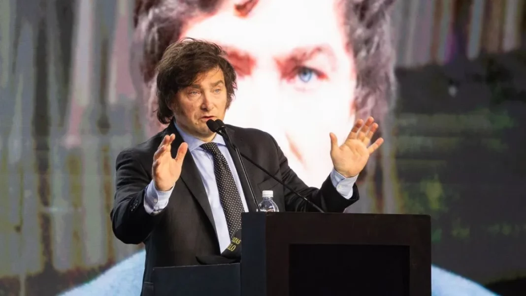 El presidente Javier Milei encabeza este martes el acto por el Día de los Veteranos de Malvinas, que se realizara en la plaza porteña de San Martin.