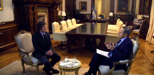 Javier Milei sumó una nueva tensión con los gobernadores al recordar el fracaso de la Ley Ómnibus en el Congreso.