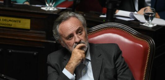 Una reciente encuesta de la consultora privada CB registró el ranking de imagen positiva de los intendentes del Conurbano bonaerense. Entérate cómo se conforma el podio.