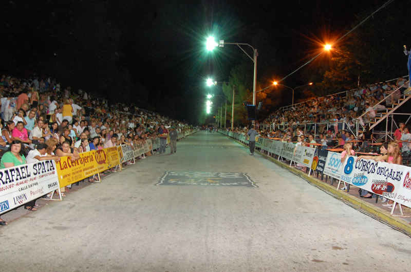 El corsodromo, escenario principal del carnaval de 25 de Mayo.