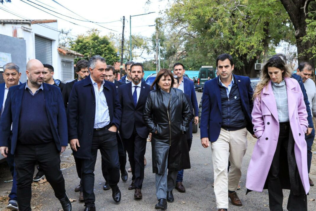 La ministra de Seguridad, Patricia Bullrich, y el armador libertario, Sebastián Pareja, se mostraron juntos en San Isidro.