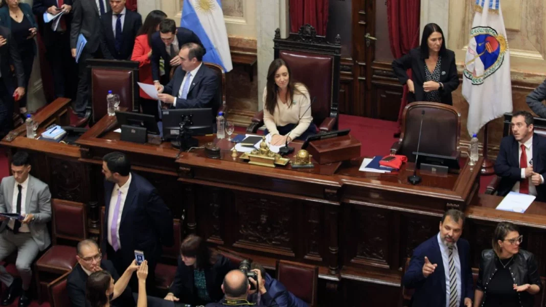 Tras la polémica, los jefes de bloque pidieron a la titular de la Cámara de Senadores, Victoria Villarruel, no percibir el último aumento de sus dietas, aprobado este miércoles.