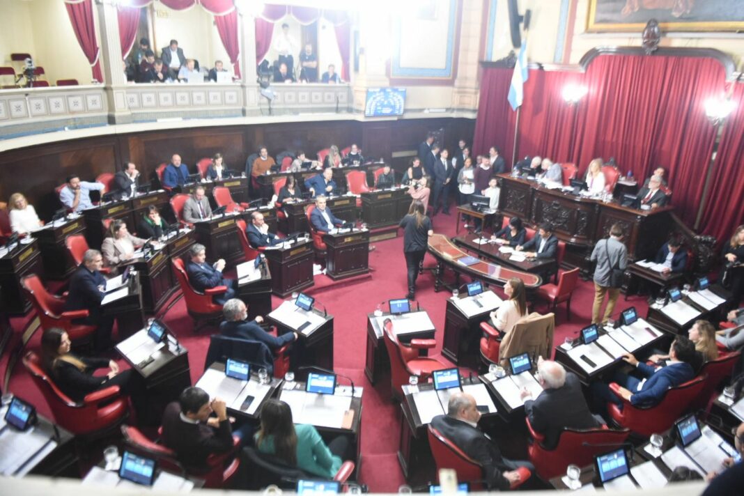 Casi todos los bloques del  Senado bonaerense impulsaron un proyecto para declarar de interés legislativo la construcción de la planta de YPF en Bahía Blanca.