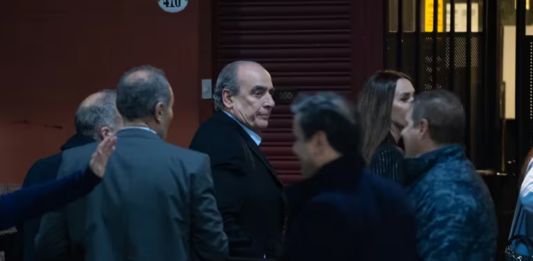 El flamante jefe de Gabinete, Francos, ya se reunió con los senadores dialoguistas y aseguró que hoy consiguen dictamen para la Ley Bases.