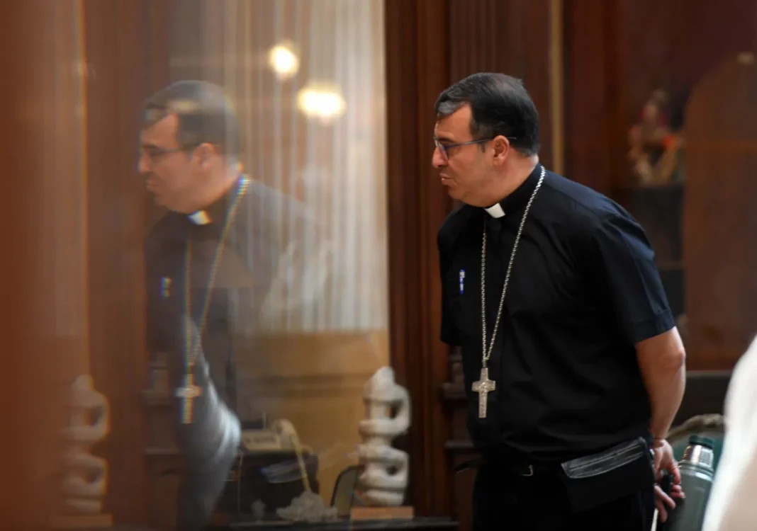 Sin explicaciones oficiales, el arzobispo de La Plata fue desplazado de su cargo por el Papa Francisco.