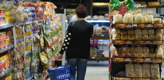 La primavera mileísta llega a su fin. Consultoras privadas advierten que las principales empresas de alimentos comenzaron a enviar nuevas listas de precios con aumentos de hasta 5%.