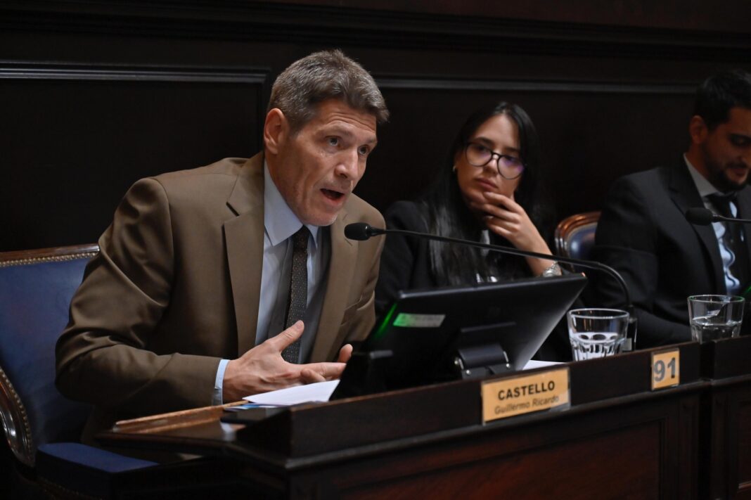 El liberal Guillermo Castello recogió el guante tras el discurso de Milei y propuso un Consejo de Mayo bonaerense.