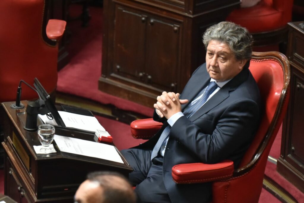 El senador bonaerense libertario dialoguista, Carlos Kikuchi, presentó un pedido de informes para que Gonzalo Atanasof explique el convenio con Brasil.