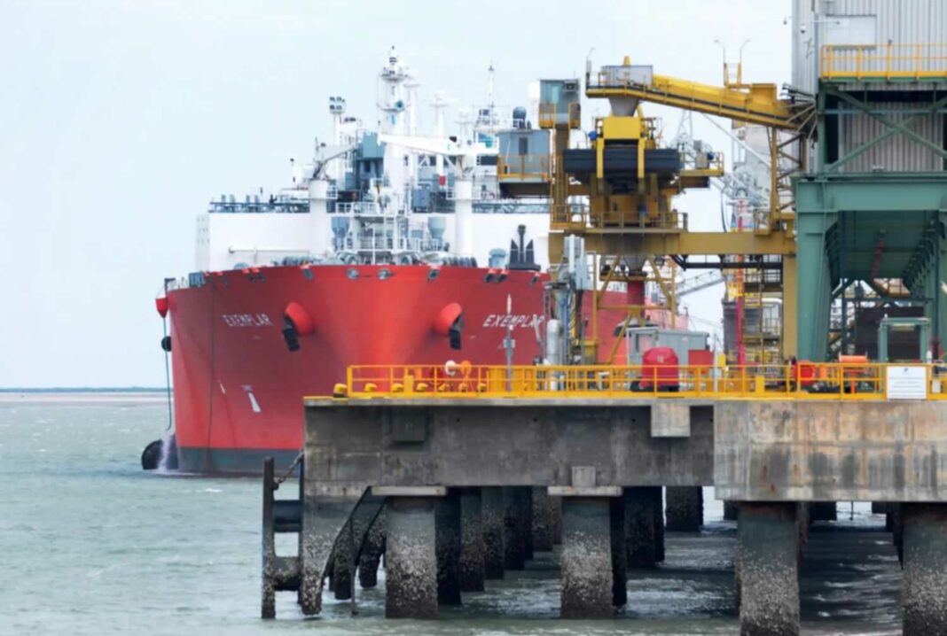 El Gobierno bonaerense firmó un decreto que declara de interés provincial la instalación de la planta de GNL en Bahía Blanca.