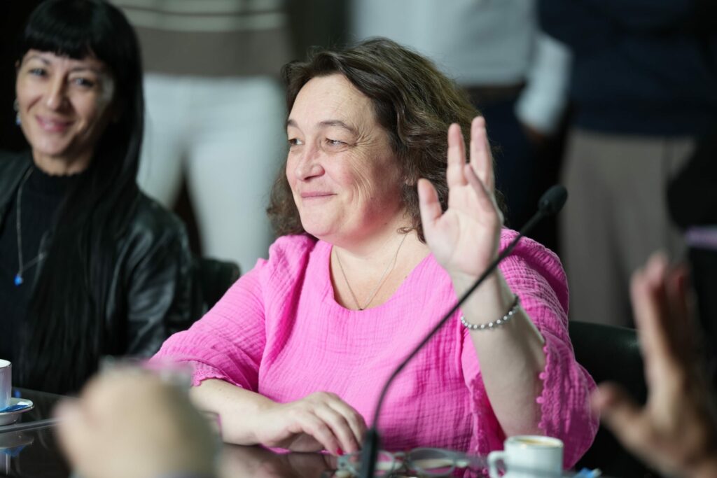 La senadora bonaerense Eugenia Gil encabezó una reunión con el subsecretario de Recursos Hídricos de la provincia de Buenos Aires, Néstor Alvez.