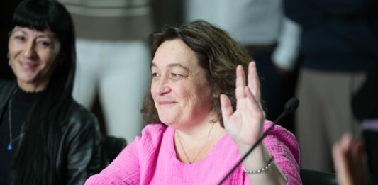 La senadora bonaerense Eugenia Gil encabezó una reunión con el subsecretario de Recursos Hídricos de la provincia de Buenos Aires, Néstor Alvez.