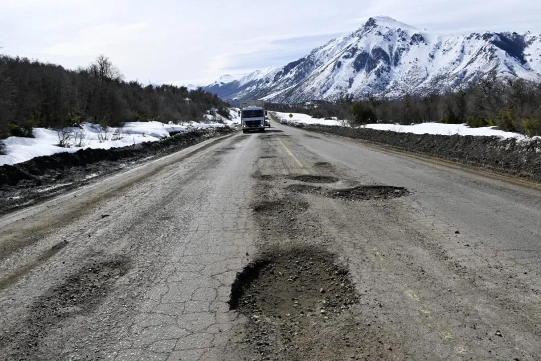 La Federación de Personal de Vialidad Nacional (Fepevina) se declaró en emergencia por el estado de las rutas, con críticas a la gestión del presidente Javier Milei.