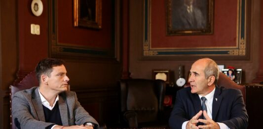 Autoridades y concejales de la UCR La Plata se reunieron con el titular de la UNLP, Martín López Amengol.