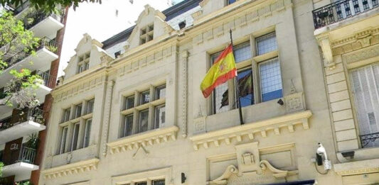 Lejos de retractarse, Milei redobló la carga y España retiró su embajadora de Buenos Aires.