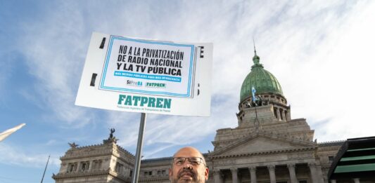Al igual que con Télam, el Gobierno suspendió las redes sociales y páginas web de más medios públicos.