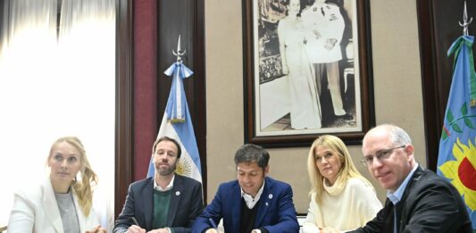 El gobernador Axel Kicillof alivió las tensiones con los intendentes del PRO y formalizó el desembolso de la segunda cuota del Fondo Municipal.