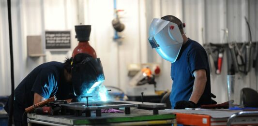 La actividad industrial de las pymes retrocedió casi 20% en el primer cuatrimestre del 2024.