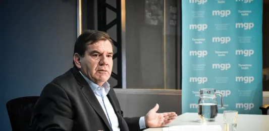 El intendente de Mar del Plata, Guillermo Montenegro, decidió aumentarle a los municipales por decreto ante la falta de acuerdo paritario. La respuesta de los gremios.
