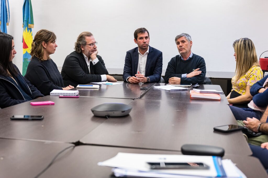 El Defensor del Pueblo de la provincia de Buenos Aires, Walter Matello, visitó la Cámara de Diputados bonaerense para exponer sobre los planes y programas de la institución vinculados a los riesgos de las apuestas en línea y la ludopatía.