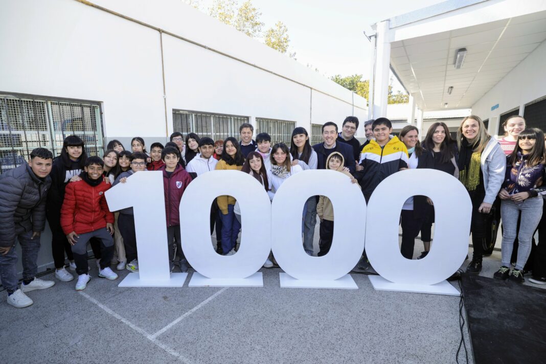 Kicillof volvió a diferenciarse de Milei con la inauguración del aula 1.000 en Malvinas Argentinas.