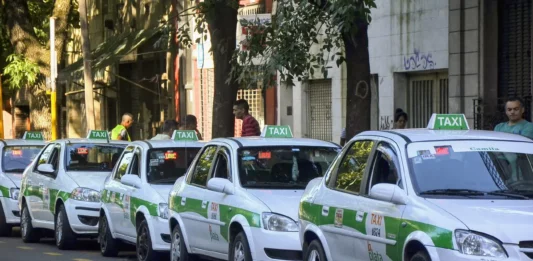 Los taxistas de La Plata presentaron una nota en el municipio por la restricción en la venta de GNC en la localidad.