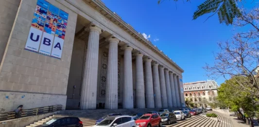 La UBA se despegó del resto de las universidades nacionales pero sus docentes acompañan la lucha y se mantienen en alerta.