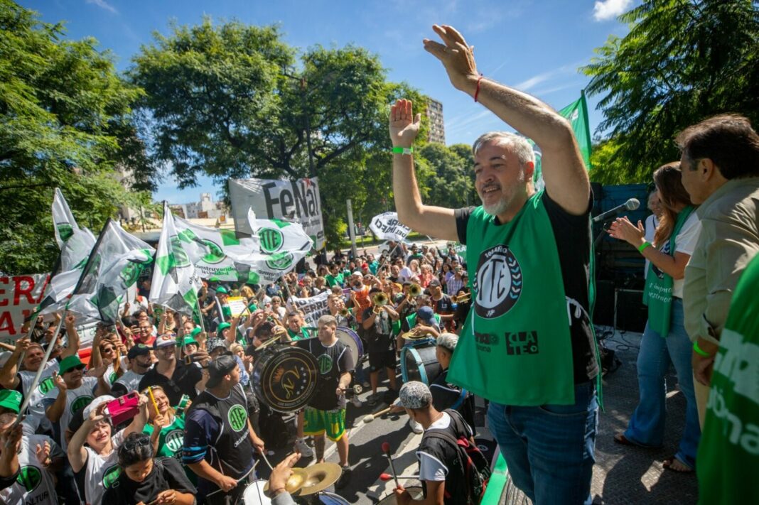La Asociación Trabajadores del Estado (ATE) moviliza este jueves a la empresa Techint en reclamo de mejoras salariales.