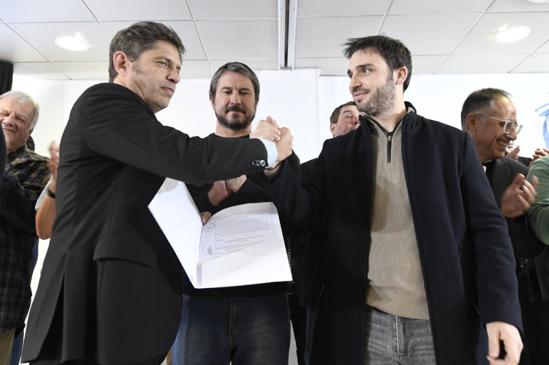 El gobernador bonaerense, Axel Kicillof, viajó este miércoles a Chubut, donde firmó un acuerdo para “reforzar el sistema de salud”, con el gobernador del PRO, Ignacio Torres.