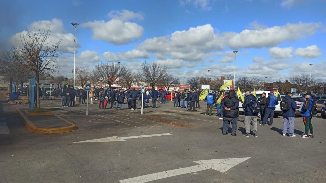 Trabajadores denuncian casi 50 despidos en ChangoMás y advierten que podrían llegar a 500 en todo el país.