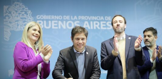 El gobernador Axel Kicillof firmó el segundo desembolso del Fondo de Fortalecimiento Fiscal Municipal y criticó las políticas de ajuste de Milei.