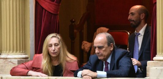 En la previa a la sesión del jueves, el jefe de Gabinete, Guillermo Francos, este martes, se reúne con cuatro gobernadores de Juntos por el Cambio (JxC) para abroquelar votos claves de la Ley Bases.