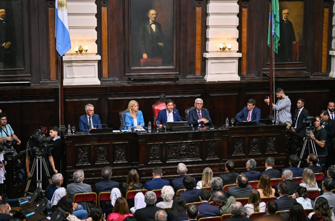 Por ley, quieren congelar por un año los sueldos de Kicillof, ministros, funcionarios y legisladores bonaerenses.
