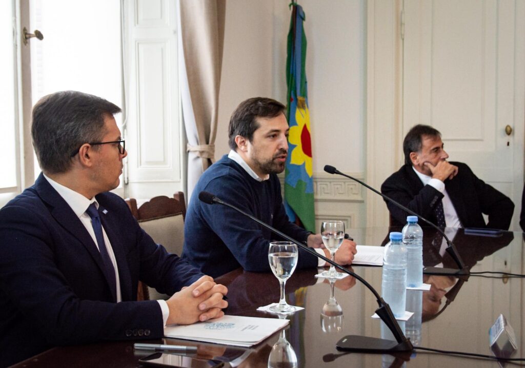 Nicolás Kreplak desembarcó en la Cámara de Diputados para explicarle a la oposición los dos proyectos que impulsa para crear empresas estatales. Pese a la exposición, no conformó a los bloques disidentes.