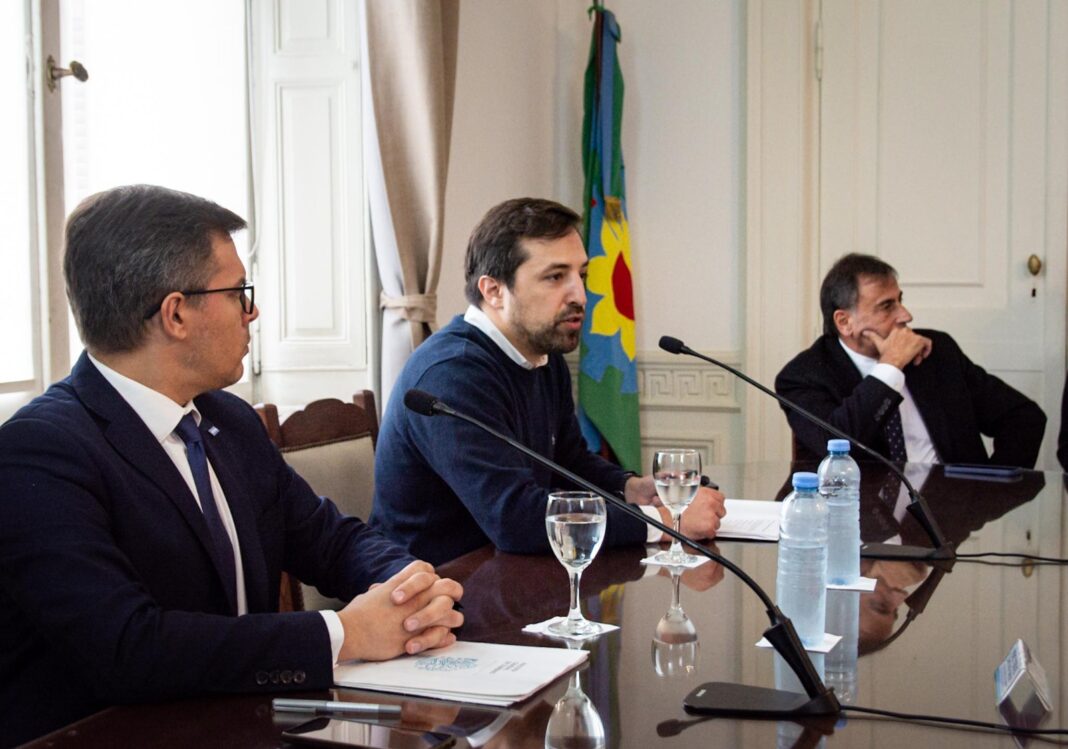 Nicolás Kreplak desembarcó en la Cámara de Diputados para explicarle a la oposición los dos proyectos que impulsa para crear empresas estatales. Pese a la exposición, no conformó a los bloques disidentes.