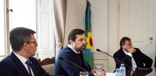 Nicolás Kreplak desembarcó en la Cámara de Diputados para explicarle a la oposición los dos proyectos que impulsa para crear empresas estatales. Pese a la exposición, no conformó a los bloques disidentes.