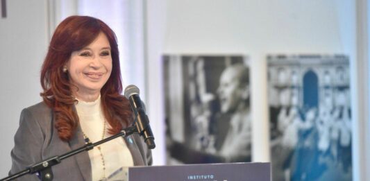Cristina Kirchner cuestionó el articulado de la Ley Bases y sostuvo que los dichos de Milei "no tienen conexión con la realidad".