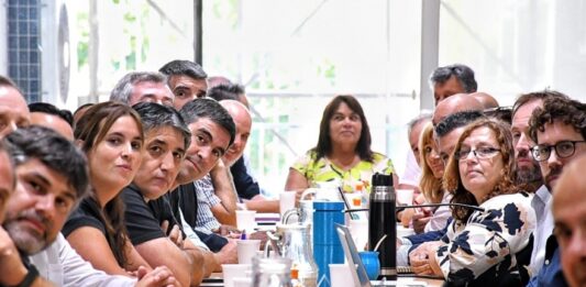 Los gremios que nuclean a los estatales bonaerenses asistirán esta tarde en el Ministerio de Economía con motivo de retomar el diálogo por la paritaria.