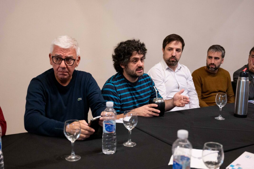 Nicolás Kreplak defiende sus proyectos para crear empresas estatales en una reunión informativa de la comisión de Salud de la Cámara de Diputados.