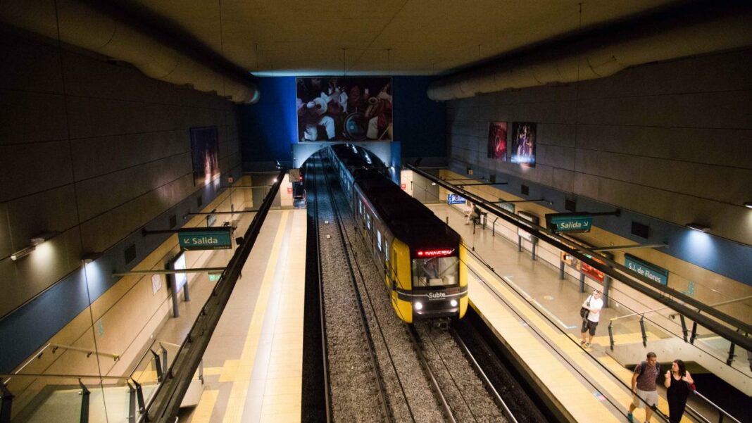 El secretario de adjunto de la CATT, Juan Carlos Schmid, anunció que habrá una paralización en los trenes, subtes y aviones.