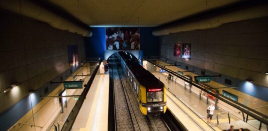 El secretario de adjunto de la CATT, Juan Carlos Schmid, anunció que habrá una paralización en los trenes, subtes y aviones.