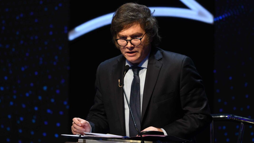 Milei usó las redes sociales para criticar el paro general de la CGT y advirtió que “las convicciones” del Gobierno nacional “no se negocian”.