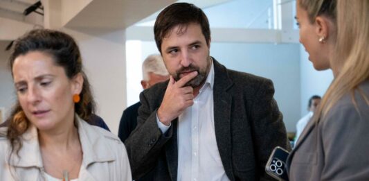El ministro de Salud Nicolás Kreplak ingresó dos nuevos proyectos para regular el sistema de salud. De qué tratan y cómo viene la rosca política.