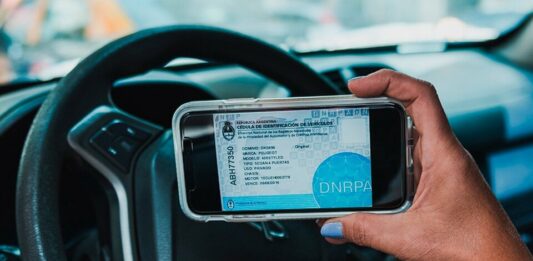 El Gobierno nacional anunció que reducirá un 40% los Registros del Automotor, así como la eliminación de la cédula azul.