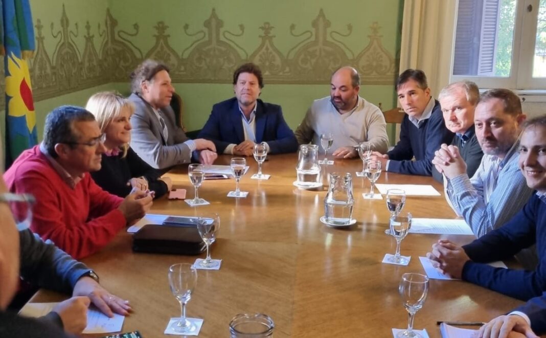 Diputados, senadores e intendentes del radicalismo volvieron a reclamar por la crisis del IOMA y le impusieron condiciones a Axel Kicillof.