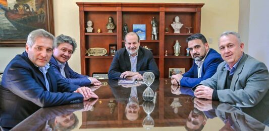 Los dos bloques de libertarios dialoguistas de la Legislatura bonaerense recalaron en Bahía Blanca y en Punta Alta. Acción conjunta, reuniones y rosca.