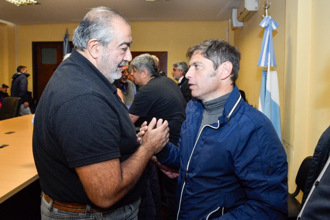 El gobernador bonaerense, Axel Kicillof, participó este miércoles de la masiva marcha de la CGT por el día del trabajador.