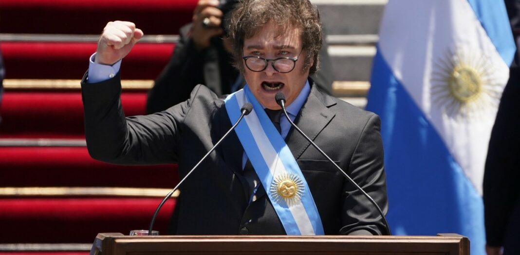 Tras la sanción de la Ley Bases, Javier Milei insistirá con las reformas política y laboral, que quedaron afuera.