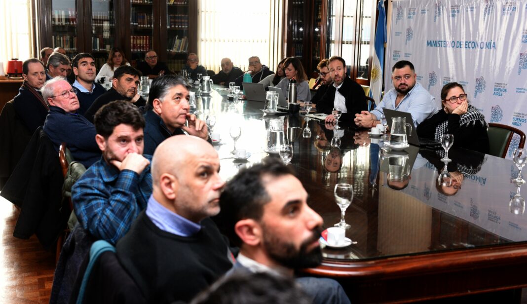 Funcionarios de Kicillof mantuvieron una reunión informativa con los estatales bonaerenses y se comprometieron a retomar la negociación paritaria.