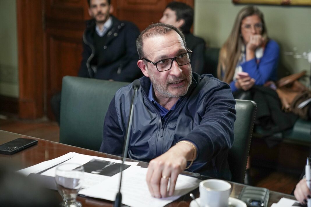 El proyecto del senador peronista Luis Vivona para dotarle de competitividad a los productores vitivinícolas bonaerenses tuvo luz verde en comisiones.