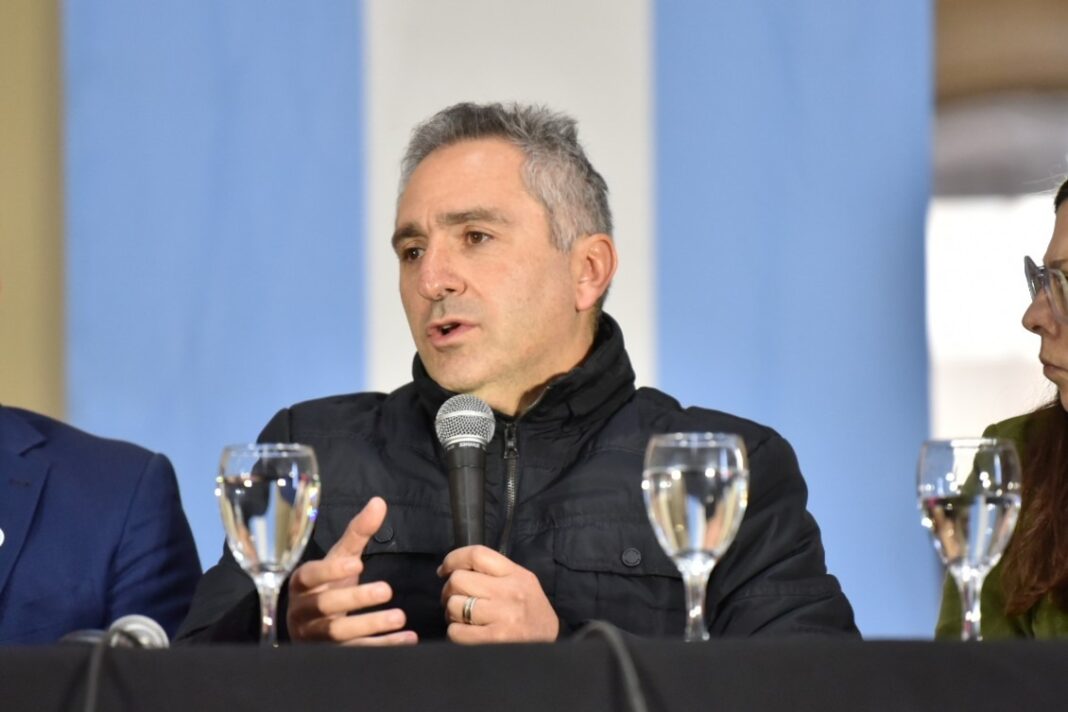 El ministro bonaerense Andrés Larroque sostuvo que las políticas del Gobierno nacional provocarán “una tragedia en términos económicos y sociales”.